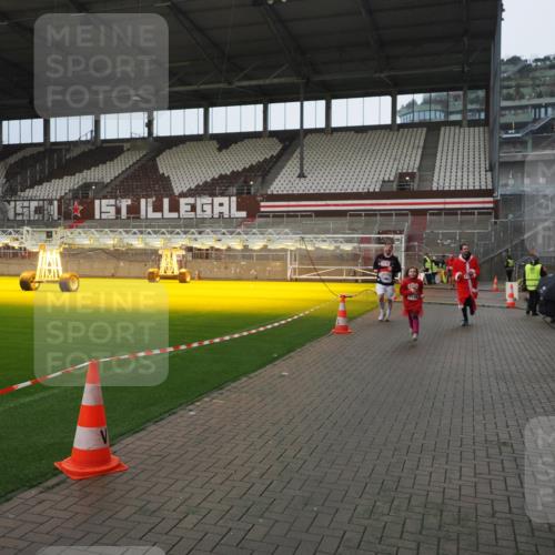 07.12.2025 - St. Pauli X-Mass-Run No. 15 Fabian Wolf http://msf.ph/oto/9419845 07.12.2025 11:35:10 Ziel 2150, 2481, 3005, 3148, 3149 meine-sportfotos.de