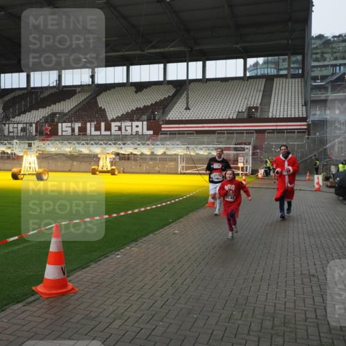 07.12.2025 - St. Pauli X-Mass-Run No. 15 Fabian Wolf http://msf.ph/oto/9419850 07.12.2025 11:35:11 Ziel 2150, 2481, 3005, 3148, 3149 meine-sportfotos.de