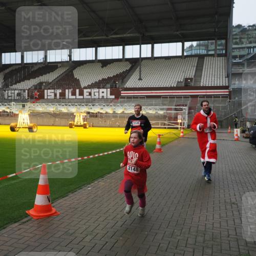 07.12.2025 - St. Pauli X-Mass-Run No. 15 Fabian Wolf http://msf.ph/oto/9419855 07.12.2025 11:35:12 Ziel 240, 2150, 2481, 3005, 3148, 3149 meine-sportfotos.de