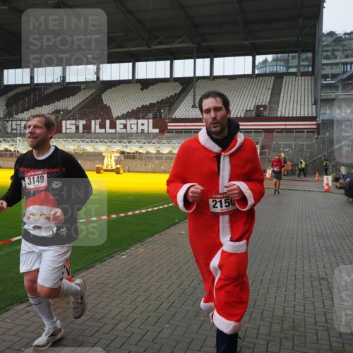 07.12.2025 - St. Pauli X-Mass-Run No. 15 Fabian Wolf http://msf.ph/oto/9419862 07.12.2025 11:35:14 Ziel 240, 2150, 2481, 3005, 3148, 3149 meine-sportfotos.de