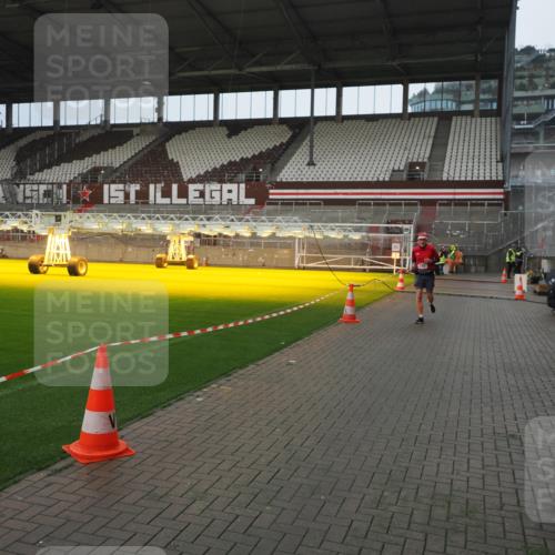 07.12.2025 - St. Pauli X-Mass-Run No. 15 Fabian Wolf http://msf.ph/oto/9419870 07.12.2025 11:35:15 Ziel 240, 2150, 2481, 3005, 3148, 3149 meine-sportfotos.de