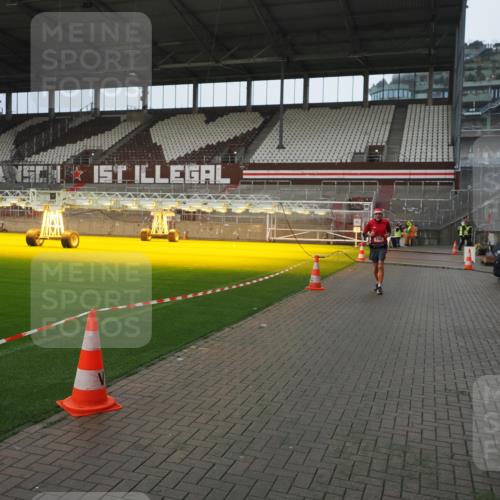 07.12.2025 - St. Pauli X-Mass-Run No. 15 Fabian Wolf http://msf.ph/oto/9419871 07.12.2025 11:35:15 Ziel 240, 2150, 2481, 3005, 3148, 3149 meine-sportfotos.de