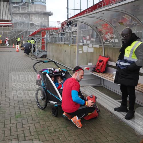 07.12.2025 - St. Pauli X-Mass-Run No. 15 Fabian Wolf http://msf.ph/oto/9419872 07.12.2025 11:35:17 Ziel 240, 2150, 2481, 3148, 3149 meine-sportfotos.de