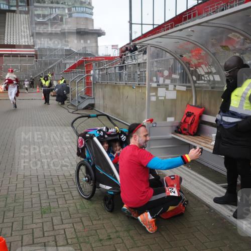 07.12.2025 - St. Pauli X-Mass-Run No. 15 Fabian Wolf http://msf.ph/oto/9419881 07.12.2025 11:35:22 Ziel 240, 2150, 3148, 3149, 4408 meine-sportfotos.de