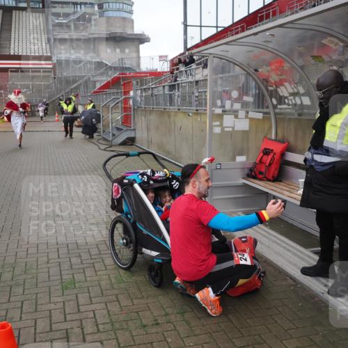 07.12.2025 - St. Pauli X-Mass-Run No. 15 Fabian Wolf http://msf.ph/oto/9419882 07.12.2025 11:35:22 Ziel 240, 2150, 3148, 3149, 4408 meine-sportfotos.de