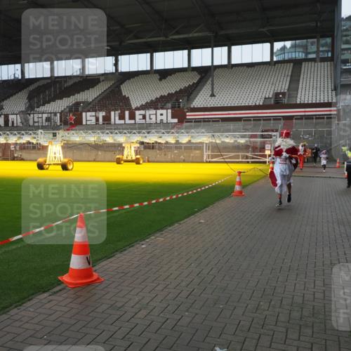 07.12.2025 - St. Pauli X-Mass-Run No. 15 Fabian Wolf http://msf.ph/oto/9419884 07.12.2025 11:35:23 Ziel 240, 527, 535, 2150, 3148, 3149, 4408 meine-sportfotos.de