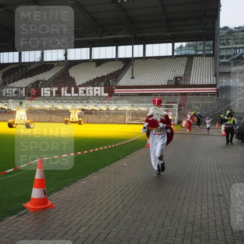 07.12.2025 - St. Pauli X-Mass-Run No. 15 Fabian Wolf http://msf.ph/oto/9419888 07.12.2025 11:35:24 Ziel 240, 527, 535, 2150, 3148, 3149, 4408 meine-sportfotos.de