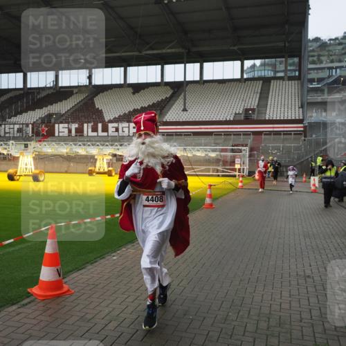 07.12.2025 - St. Pauli X-Mass-Run No. 15 Fabian Wolf http://msf.ph/oto/9419892 07.12.2025 11:35:25 Ziel 240, 527, 535, 2150, 2660, 3148, 3149, 4408 meine-sportfotos.de