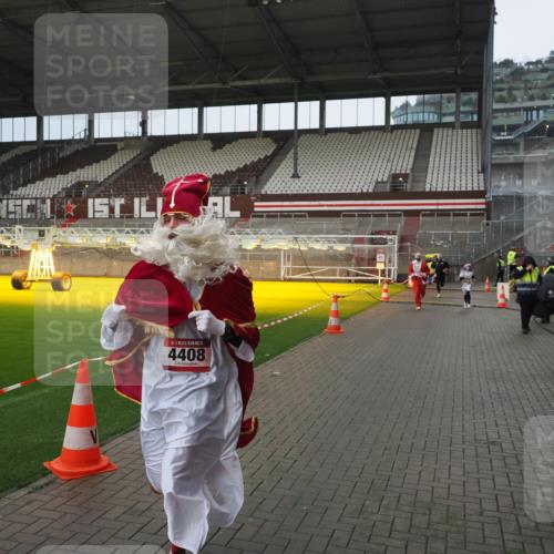 07.12.2025 - St. Pauli X-Mass-Run No. 15 Fabian Wolf http://msf.ph/oto/9419893 07.12.2025 11:35:25 Ziel 240, 527, 535, 2150, 2660, 3148, 3149, 4408 meine-sportfotos.de