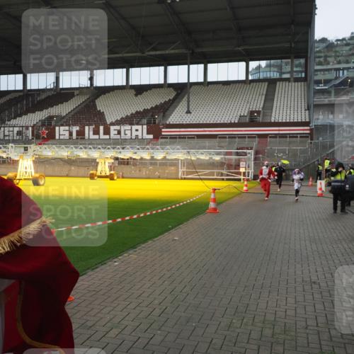 07.12.2025 - St. Pauli X-Mass-Run No. 15 Fabian Wolf http://msf.ph/oto/9419895 07.12.2025 11:35:26 Ziel 240, 527, 535, 2150, 2660, 3148, 3149, 4408 meine-sportfotos.de