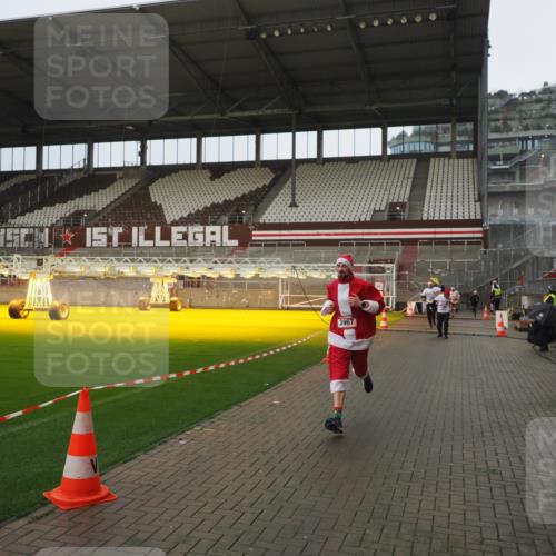 07.12.2025 - St. Pauli X-Mass-Run No. 15 Fabian Wolf http://msf.ph/oto/9419911 07.12.2025 11:35:34 Ziel 527, 535, 2660, 3967, 4408, 4843 meine-sportfotos.de