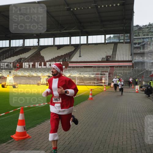07.12.2025 - St. Pauli X-Mass-Run No. 15 Fabian Wolf http://msf.ph/oto/9419915 07.12.2025 11:35:35 Ziel 527, 535, 2660, 3967, 4408, 4843 meine-sportfotos.de