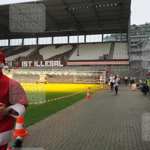 07.12.2025 - St. Pauli X-Mass-Run No. 15 Fabian Wolf http://msf.ph/oto/9419917 07.12.2025 11:35:35 Ziel 527, 535, 2660, 3967, 4408, 4843 meine-sportfotos.de