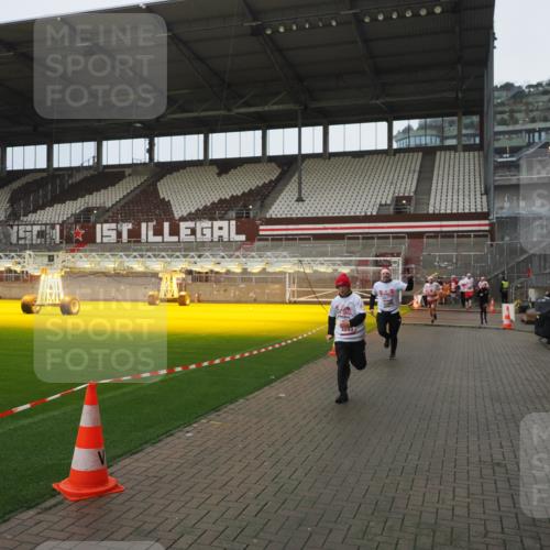 07.12.2025 - St. Pauli X-Mass-Run No. 15 Fabian Wolf http://msf.ph/oto/9419918 07.12.2025 11:35:37 Ziel 527, 535, 2660, 2902, 2962, 3967, 4408, 4843 meine-sportfotos.de