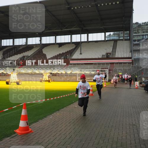 07.12.2025 - St. Pauli X-Mass-Run No. 15 Fabian Wolf http://msf.ph/oto/9419920 07.12.2025 11:35:38 Ziel 527, 535, 2660, 2902, 2962, 3967, 4408, 4843 meine-sportfotos.de