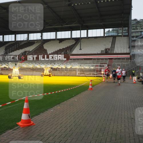 07.12.2025 - St. Pauli X-Mass-Run No. 15 Fabian Wolf http://msf.ph/oto/9419945 07.12.2025 11:35:43 Ziel 527, 535, 1960, 1962, 2660, 2902, 2962, 3967, 4816, 4823, 4843 meine-sportfotos.de