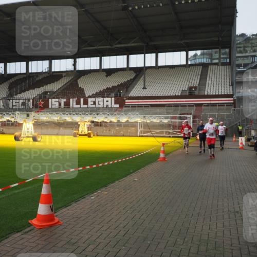 07.12.2025 - St. Pauli X-Mass-Run No. 15 Fabian Wolf http://msf.ph/oto/9419952 07.12.2025 11:35:45 Ziel 1960, 1962, 2660, 2902, 2962, 3967, 4816, 4823, 4843 meine-sportfotos.de