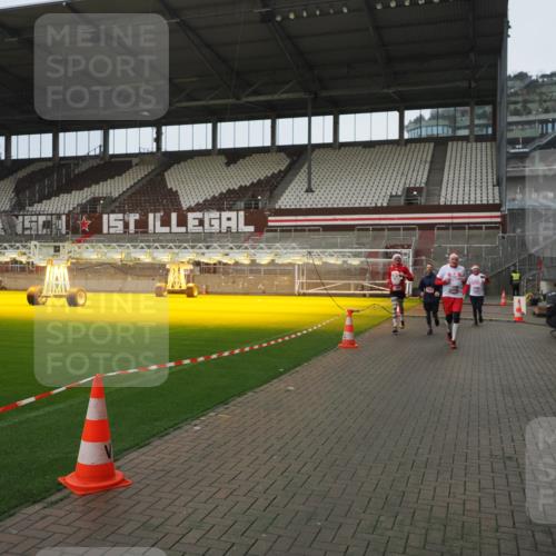 07.12.2025 - St. Pauli X-Mass-Run No. 15 Fabian Wolf http://msf.ph/oto/9419953 07.12.2025 11:35:45 Ziel 1960, 1962, 2660, 2902, 2962, 3967, 4816, 4823, 4843 meine-sportfotos.de