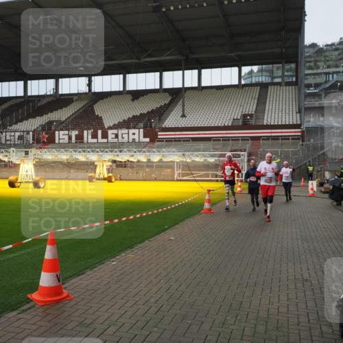 07.12.2025 - St. Pauli X-Mass-Run No. 15 Fabian Wolf http://msf.ph/oto/9419956 07.12.2025 11:35:46 Ziel 1960, 1962, 2902, 2962, 3967, 4816, 4823, 4843 meine-sportfotos.de