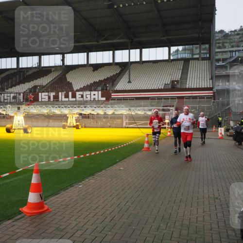 07.12.2025 - St. Pauli X-Mass-Run No. 15 Fabian Wolf http://msf.ph/oto/9419957 07.12.2025 11:35:46 Ziel 1960, 1962, 2902, 2962, 3967, 4816, 4823, 4843 meine-sportfotos.de