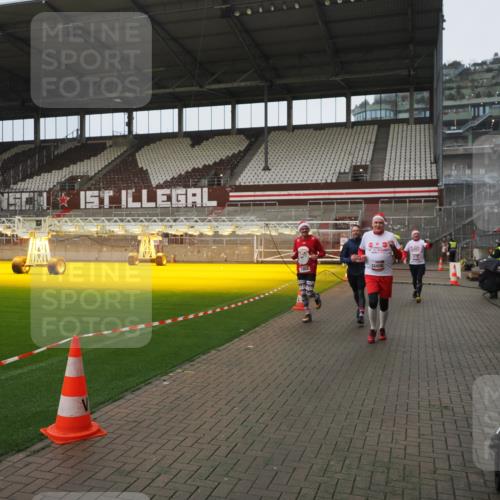 07.12.2025 - St. Pauli X-Mass-Run No. 15 Fabian Wolf http://msf.ph/oto/9419959 07.12.2025 11:35:46 Ziel 1960, 1962, 2902, 2962, 3967, 4816, 4823, 4843 meine-sportfotos.de