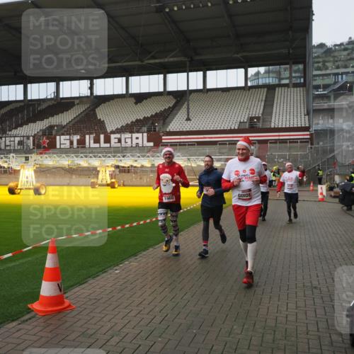 07.12.2025 - St. Pauli X-Mass-Run No. 15 Fabian Wolf http://msf.ph/oto/9419965 07.12.2025 11:35:48 Ziel 1960, 1962, 2902, 2962, 3967, 4816, 4823, 4843 meine-sportfotos.de