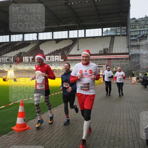 07.12.2025 - St. Pauli X-Mass-Run No. 15 Fabian Wolf http://msf.ph/oto/9419967 07.12.2025 11:35:48 Ziel 1960, 1962, 2902, 2962, 3967, 4816, 4823, 4843 meine-sportfotos.de