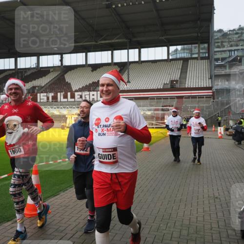 07.12.2025 - St. Pauli X-Mass-Run No. 15 Fabian Wolf http://msf.ph/oto/9419969 07.12.2025 11:35:49 Ziel 1960, 1962, 2902, 2962, 3967, 4816, 4823, 4843 meine-sportfotos.de
