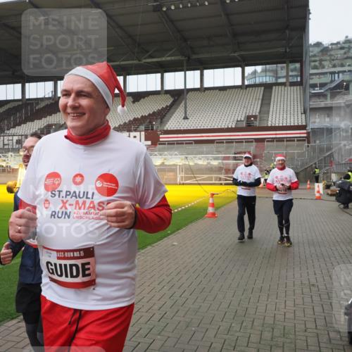 07.12.2025 - St. Pauli X-Mass-Run No. 15 Fabian Wolf http://msf.ph/oto/9419971 07.12.2025 11:35:49 Ziel 1960, 1962, 2902, 2962, 3967, 4816, 4823, 4843 meine-sportfotos.de
