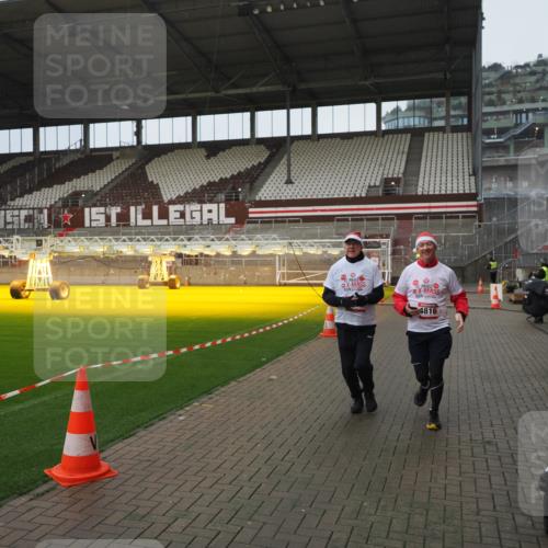 07.12.2025 - St. Pauli X-Mass-Run No. 15 Fabian Wolf http://msf.ph/oto/9419976 07.12.2025 11:35:50 Ziel 1960, 1962, 2902, 2962, 3967, 4816, 4823, 4843 meine-sportfotos.de