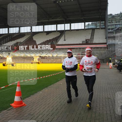 07.12.2025 - St. Pauli X-Mass-Run No. 15 Fabian Wolf http://msf.ph/oto/9419979 07.12.2025 11:35:51 Ziel 1960, 1962, 2902, 2962, 4816, 4823, 4843 meine-sportfotos.de