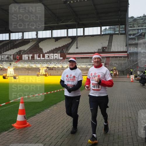 07.12.2025 - St. Pauli X-Mass-Run No. 15 Fabian Wolf http://msf.ph/oto/9419981 07.12.2025 11:35:51 Ziel 1960, 1962, 2902, 2962, 4816, 4823, 4843 meine-sportfotos.de