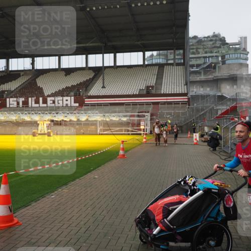 07.12.2025 - St. Pauli X-Mass-Run No. 15 Fabian Wolf http://msf.ph/oto/9419992 07.12.2025 11:35:57 Ziel 311, 728, 1960, 1962, 2902, 3109, 4816, 4823 meine-sportfotos.de