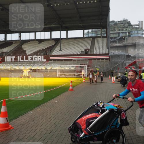 07.12.2025 - St. Pauli X-Mass-Run No. 15 Fabian Wolf http://msf.ph/oto/9419993 07.12.2025 11:35:57 Ziel 311, 728, 1960, 1962, 2902, 3109, 4816, 4823 meine-sportfotos.de