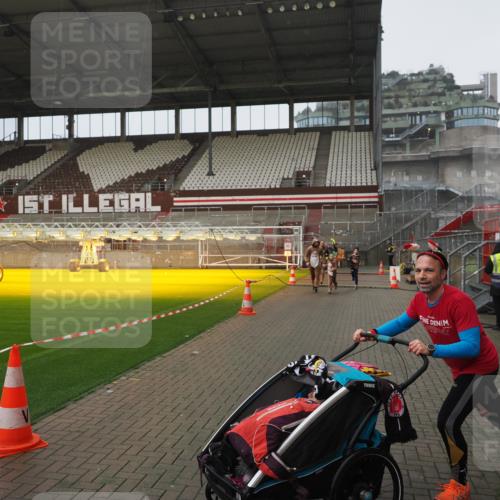 07.12.2025 - St. Pauli X-Mass-Run No. 15 Fabian Wolf http://msf.ph/oto/9419994 07.12.2025 11:35:57 Ziel 311, 728, 1960, 1962, 2902, 3109, 4816, 4823 meine-sportfotos.de