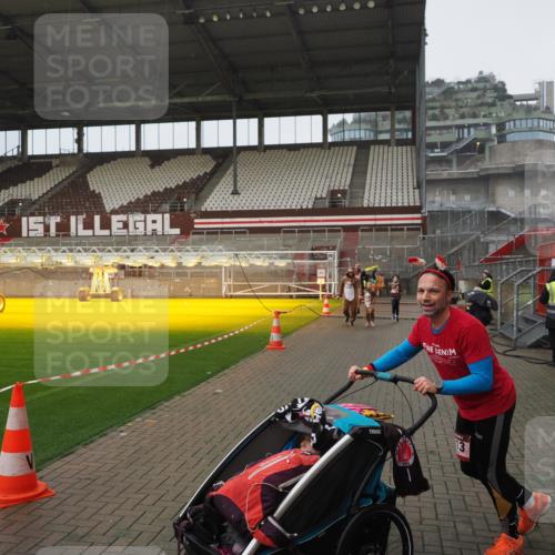 07.12.2025 - St. Pauli X-Mass-Run No. 15 Fabian Wolf http://msf.ph/oto/9419995 07.12.2025 11:35:57 Ziel 311, 728, 1960, 1962, 2902, 3109, 4816, 4823 meine-sportfotos.de