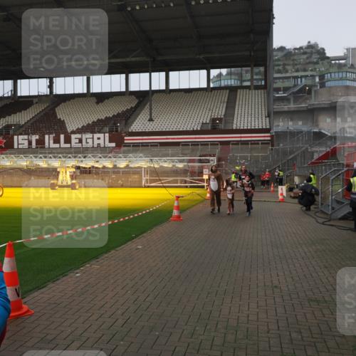07.12.2025 - St. Pauli X-Mass-Run No. 15 Fabian Wolf http://msf.ph/oto/9419999 07.12.2025 11:35:59 Ziel 311, 728, 1960, 1962, 3109, 4816, 4823 meine-sportfotos.de