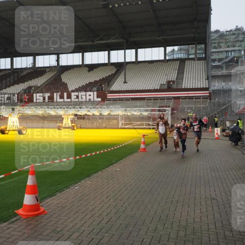 07.12.2025 - St. Pauli X-Mass-Run No. 15 Fabian Wolf http://msf.ph/oto/9420001 07.12.2025 11:36:00 Ziel 311, 728, 1960, 1962, 3109, 4816, 4823 meine-sportfotos.de