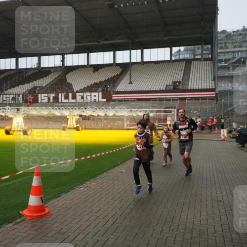 07.12.2025 - St. Pauli X-Mass-Run No. 15 Fabian Wolf http://msf.ph/oto/9420007 07.12.2025 11:36:01 Ziel 311, 728, 1960, 1962, 3109, 4816, 4823 meine-sportfotos.de