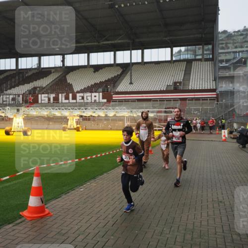 07.12.2025 - St. Pauli X-Mass-Run No. 15 Fabian Wolf http://msf.ph/oto/9420008 07.12.2025 11:36:02 Ziel 311, 728, 1962, 3109 meine-sportfotos.de