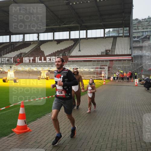 07.12.2025 - St. Pauli X-Mass-Run No. 15 Fabian Wolf http://msf.ph/oto/9420013 07.12.2025 11:36:03 Ziel 311, 728, 2316, 3109 meine-sportfotos.de