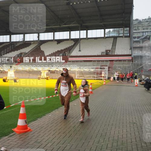 07.12.2025 - St. Pauli X-Mass-Run No. 15 Fabian Wolf http://msf.ph/oto/9420016 07.12.2025 11:36:03 Ziel 311, 728, 2316, 3109 meine-sportfotos.de