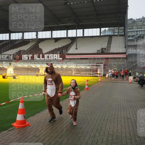 07.12.2025 - St. Pauli X-Mass-Run No. 15 Fabian Wolf http://msf.ph/oto/9420018 07.12.2025 11:36:04 Ziel 311, 728, 2183, 2310, 2316, 3109, 3614, 3653 meine-sportfotos.de