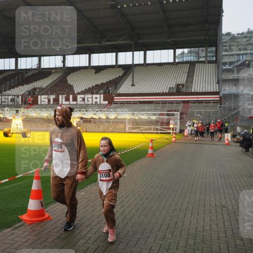 07.12.2025 - St. Pauli X-Mass-Run No. 15 Fabian Wolf http://msf.ph/oto/9420020 07.12.2025 11:36:04 Ziel 311, 728, 2183, 2310, 2316, 3109, 3614, 3653 meine-sportfotos.de