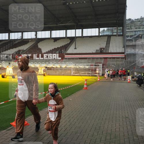 07.12.2025 - St. Pauli X-Mass-Run No. 15 Fabian Wolf http://msf.ph/oto/9420021 07.12.2025 11:36:04 Ziel 311, 728, 2183, 2310, 2316, 3109, 3614, 3653 meine-sportfotos.de