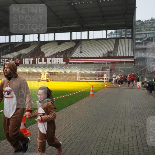 07.12.2025 - St. Pauli X-Mass-Run No. 15 Fabian Wolf http://msf.ph/oto/9420022 07.12.2025 11:36:04 Ziel 311, 728, 2183, 2310, 2316, 3109, 3614, 3653 meine-sportfotos.de