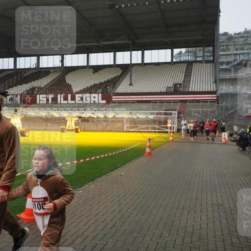 07.12.2025 - St. Pauli X-Mass-Run No. 15 Fabian Wolf http://msf.ph/oto/9420023 07.12.2025 11:36:05 Ziel 311, 728, 2183, 2310, 2316, 2907, 3109, 3614, 3653 meine-sportfotos.de