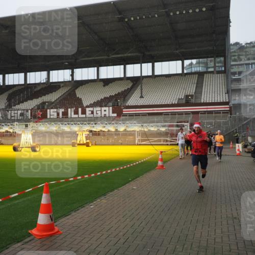 07.12.2025 - St. Pauli X-Mass-Run No. 15 Fabian Wolf http://msf.ph/oto/9420025 07.12.2025 11:36:08 Ziel 311, 728, 1792, 2183, 2310, 2316, 2907, 3109, 3610, 3612, 3614, 3653 meine-sportfotos.de