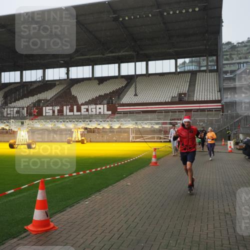 07.12.2025 - St. Pauli X-Mass-Run No. 15 Fabian Wolf http://msf.ph/oto/9420026 07.12.2025 11:36:09 Ziel 311, 728, 1792, 2183, 2310, 2316, 2907, 3109, 3610, 3612, 3614, 3653 meine-sportfotos.de