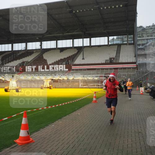 07.12.2025 - St. Pauli X-Mass-Run No. 15 Fabian Wolf http://msf.ph/oto/9420027 07.12.2025 11:36:09 Ziel 311, 728, 1792, 2183, 2310, 2316, 2907, 3109, 3610, 3612, 3614, 3653 meine-sportfotos.de